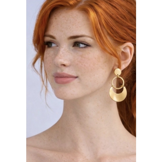 Kolczyki ze stali w kolorze złotym – geometryczna elegancja z ruchem.